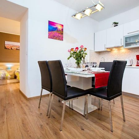 Apartments Dora สปลิท ภายนอก รูปภาพ